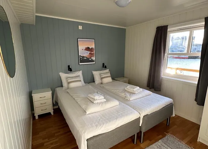 Lofoten Rorbuer * سفولفير
